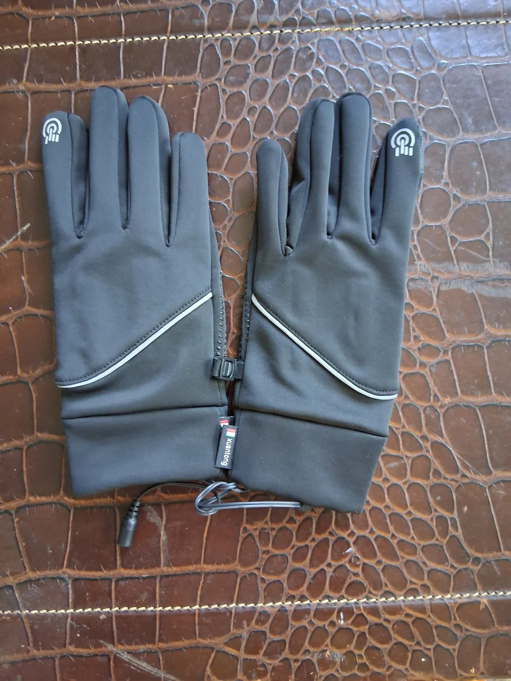 Touchscreen-Compatible Heated Winter Gloves - Black